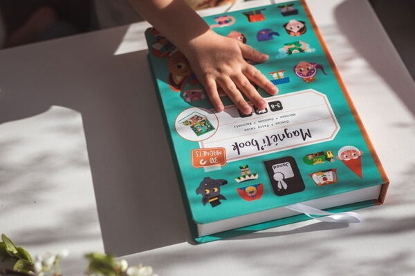 Magnetyczna układanka Świat baśni Magnetibook 3-8 lat, Janod - obrazek 3