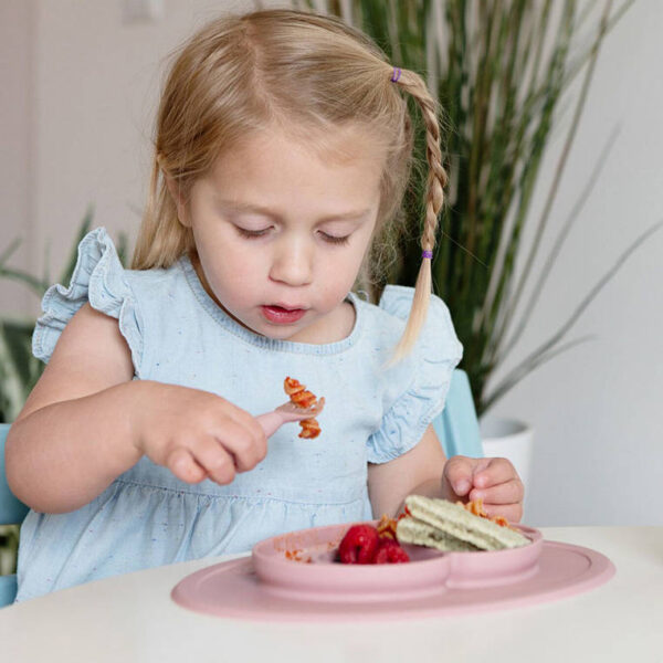 Komplet silikonowych sztućców Mini Utensils pastelowy róż EZPZ - obrazek 7