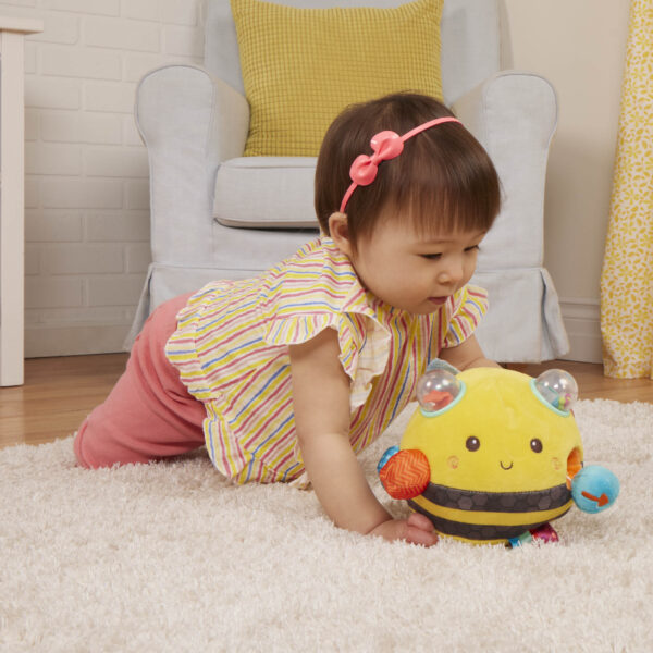 Brzęcząca PSZCZÓŁKA sensoryczna Fuzzy Buzzy Bee B.toys - obrazek 4