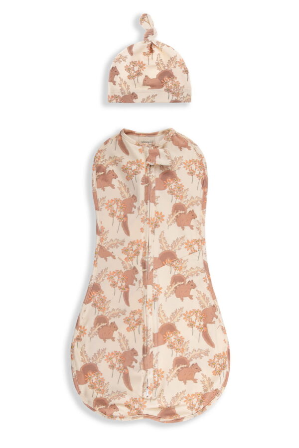 OTULACZ FIRST STEP Z CZAPECZKĄ VINTAGE ANIMALS almond Sleepee