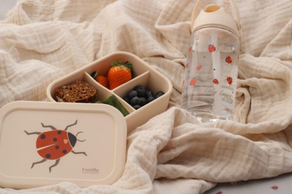 Butelka do picia Tritan LADYBUG z dzióbkiem Vanilla Copenhagen - obrazek 6