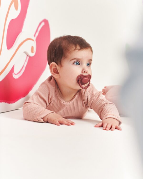 Smoczek pozycjonujący Moroccan Pink ROZMIARY LUU Kids - obrazek 2
