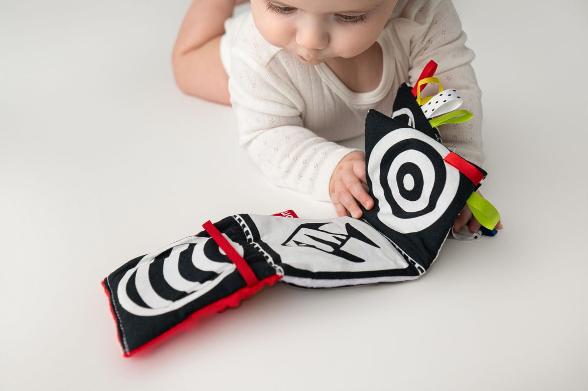 Czerwona książeczka sensoryczna MOM'S CARE - obrazek 2