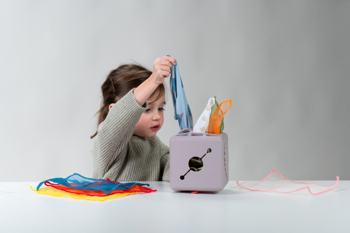 Pojemnik z Wyskakującymi Chusteczkami Taf Toys - obrazek 3