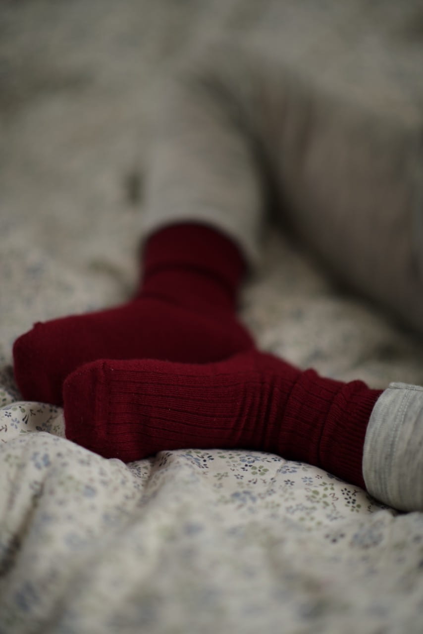 Skarpetki z wełny merino dziecięce bordo w prążek MERINOWCA - obrazek 3